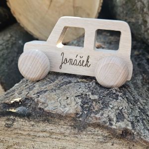 Dubové autíčko se jménem